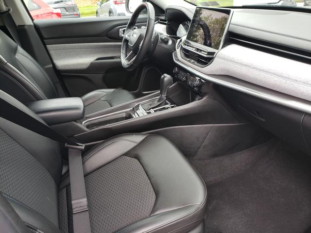 2022 Jeep Compass Latitude Bright White at Auto Express Rt. 8