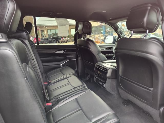 2024 Jeep Wagoneer L photo 18 of 28