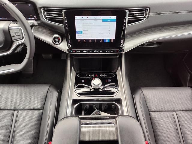 2024 Jeep Wagoneer L photo 16 of 28