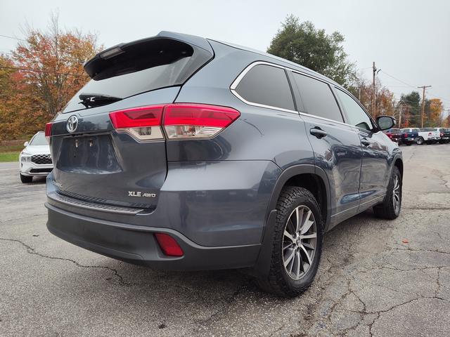 2017 Toyota Highlander photo 7 of 28