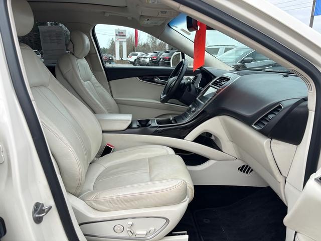 2016 Lincoln MKX  Confidential White 3C (Tri-Coat) at Solomon Chevrolet