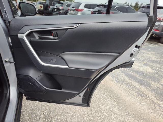 2019 Toyota RAV4 Hybrid photo 18 of 28