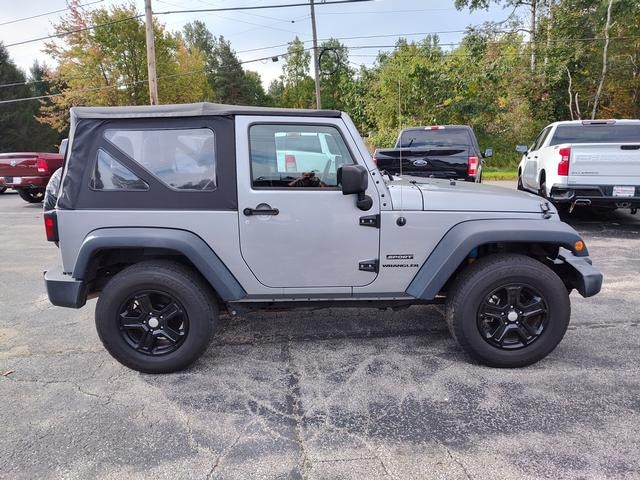 2016 Jeep Wrangler JK photo 8 of 28