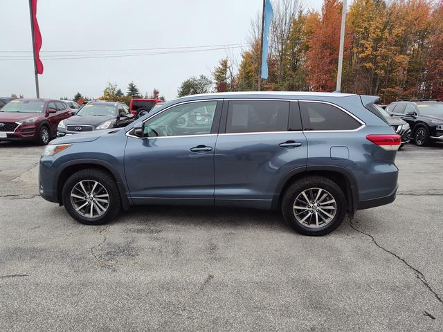 2017 Toyota Highlander photo 4 of 28