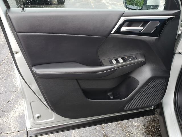2023 Mitsubishi Outlander SE Alloy Silver at Solomon Chevrolet