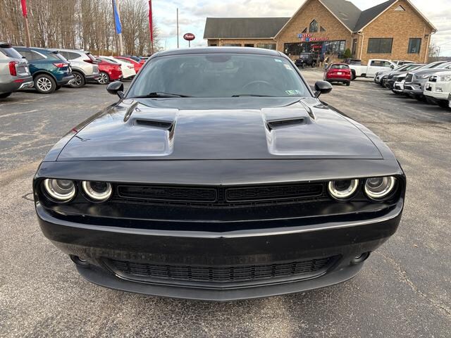2020 Dodge Challenger SXT photo 2