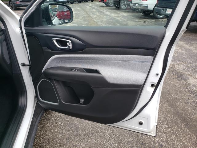 2022 Jeep Compass Latitude Bright White at Auto Express Rt. 8