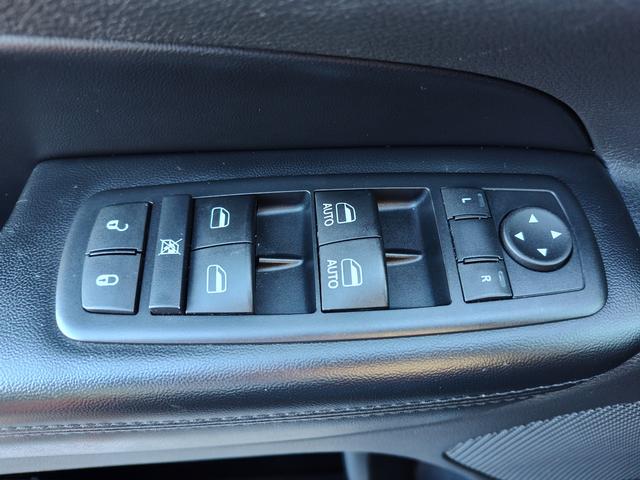 2016 Jeep Grand Cherokee photo 25 of 27