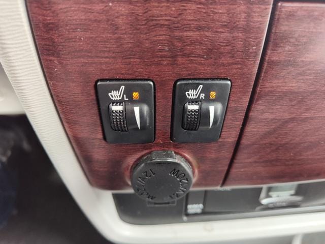 2014 Toyota Sienna photo 25 of 28