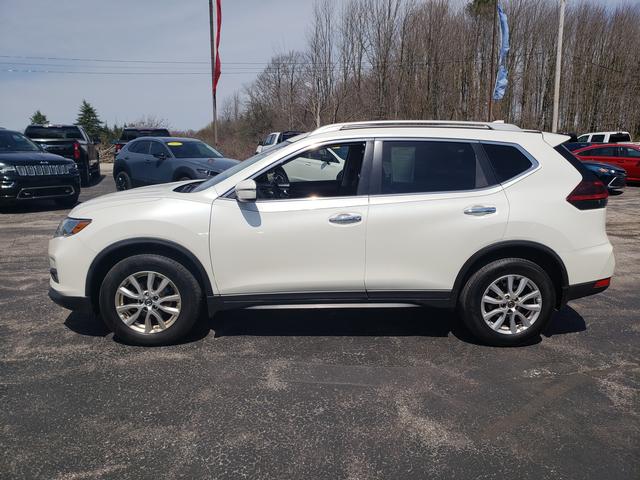 2020 Nissan Rogue SV photo 3