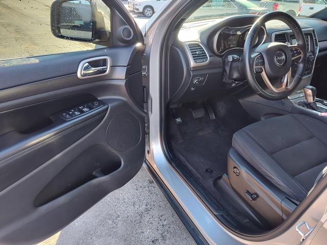 2016 Jeep Grand Cherokee photo 11 of 27