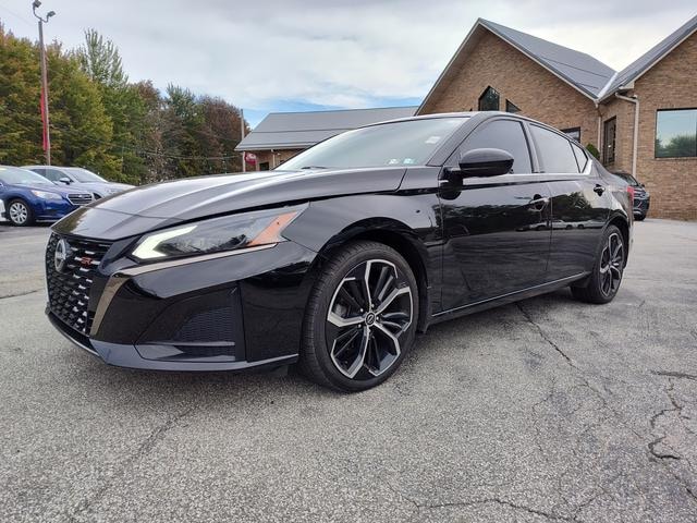 2023 Nissan Altima photo 3 of 28