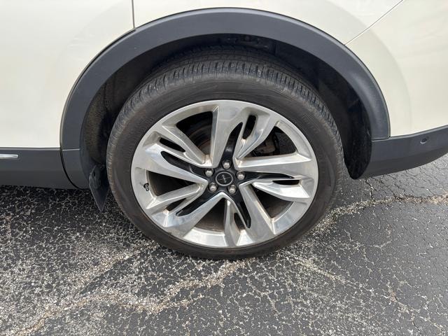 2016 Lincoln MKX  Confidential White 3C (Tri-Coat) at Solomon Chevrolet