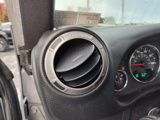 2016 Jeep Wrangler JK photo 26 of 28