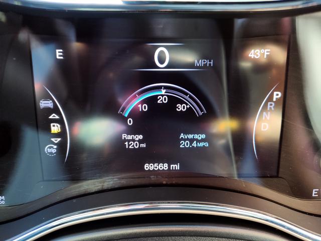 2016 Jeep Grand Cherokee photo 26 of 27