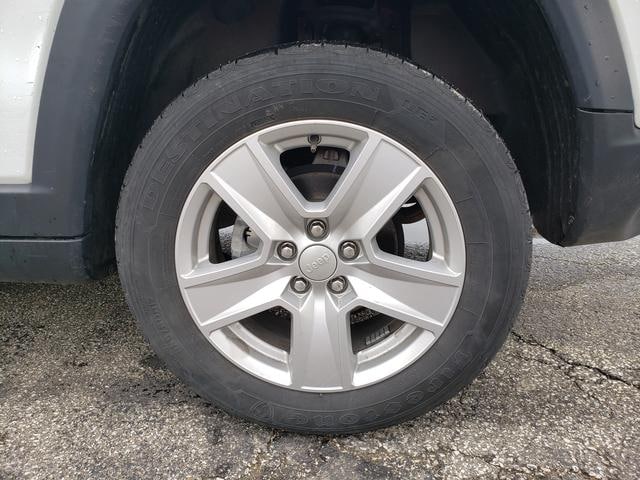 2022 Jeep Compass Latitude Bright White at Auto Express Rt. 8