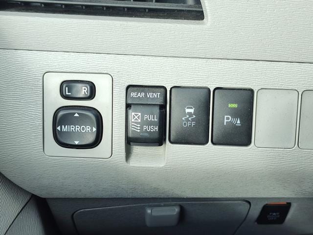 2014 Toyota Sienna photo 26 of 28
