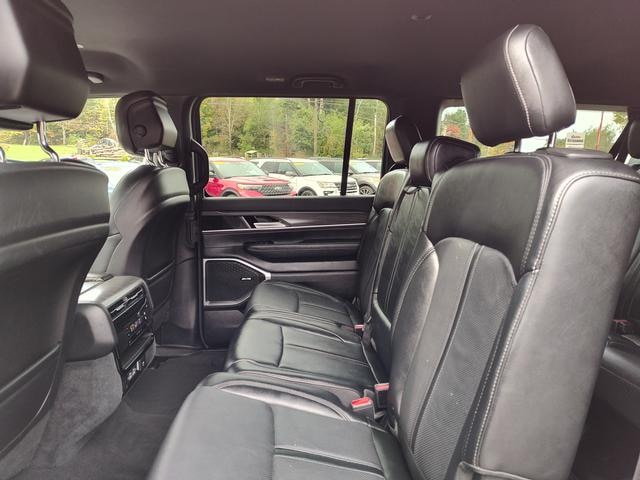 2024 Jeep Wagoneer L photo 14 of 28