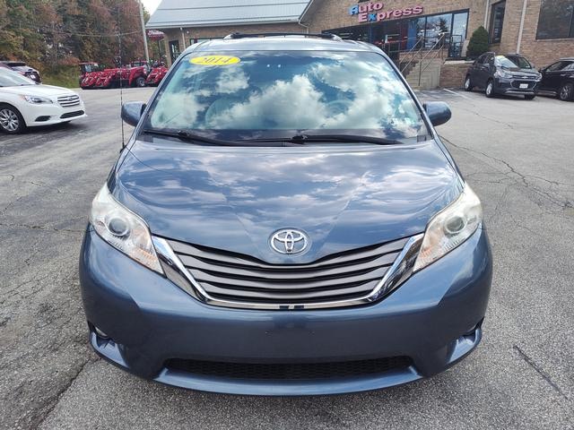 2014 Toyota Sienna photo 2 of 28