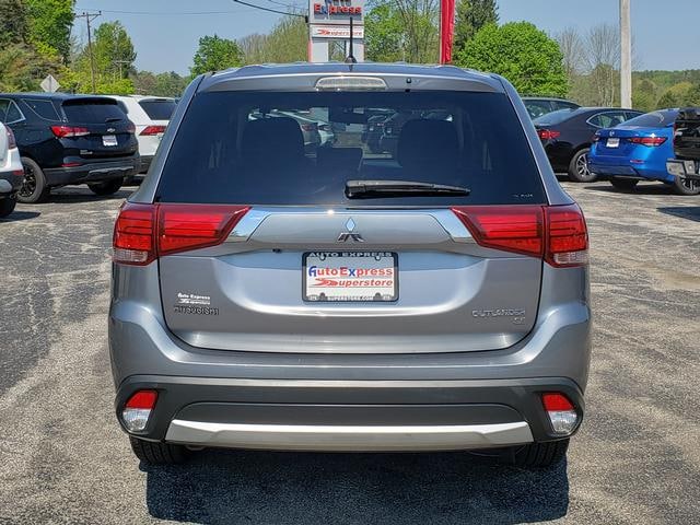2016 Mitsubishi Outlander SE Cool Silver at Solomon Chevrolet