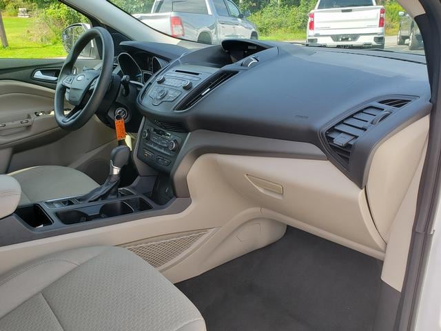 2017 Ford Escape SE White at New Motors