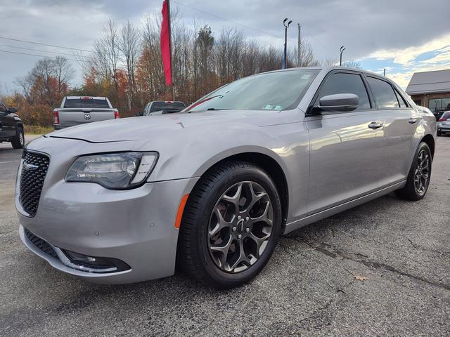 2017 Chrysler 300 photo 3 of 27
