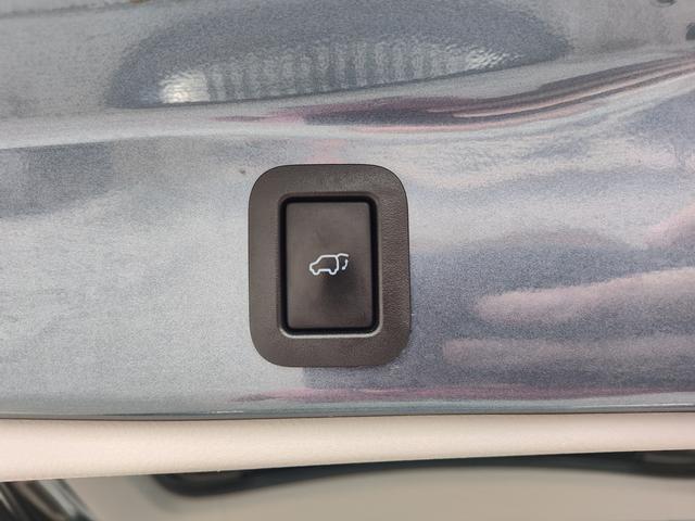 2017 Toyota Highlander photo 10 of 28