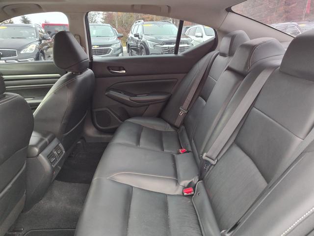 2019 Nissan Altima photo 12 of 28