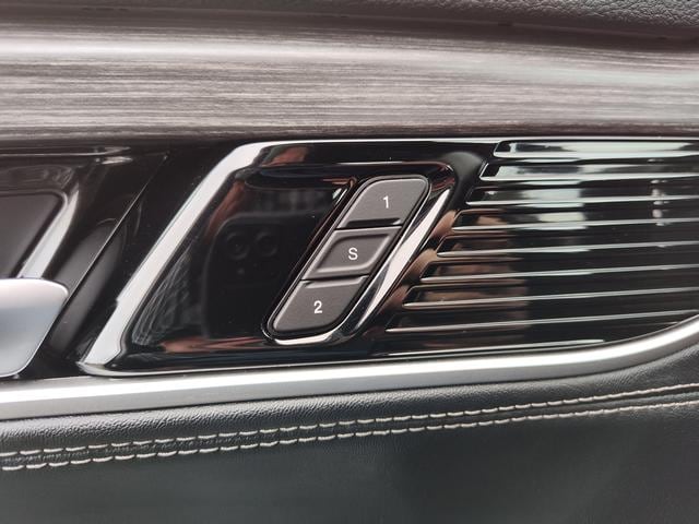 2024 Jeep Wagoneer L photo 26 of 28
