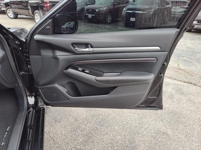 2023 Nissan Altima photo 19 of 28