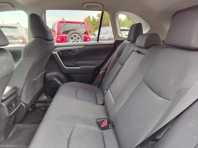 2019 Toyota RAV4 Hybrid photo 13 of 28