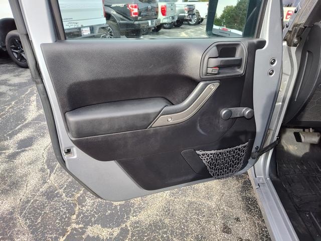 2016 Jeep Wrangler JK photo 12 of 28