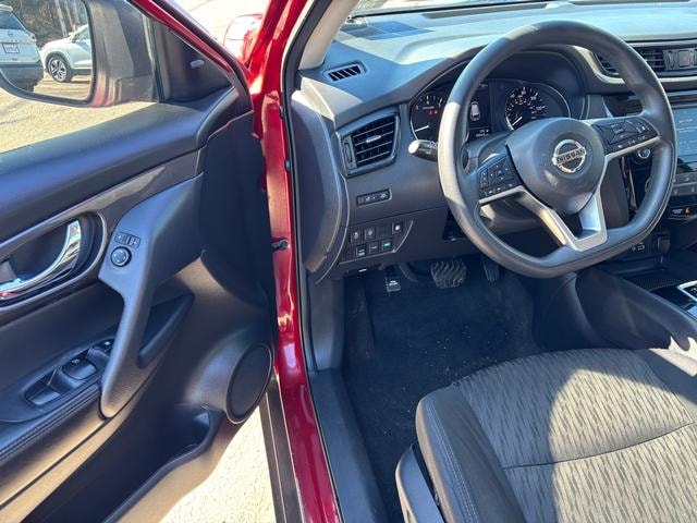 2019 Nissan Rogue SV - 8