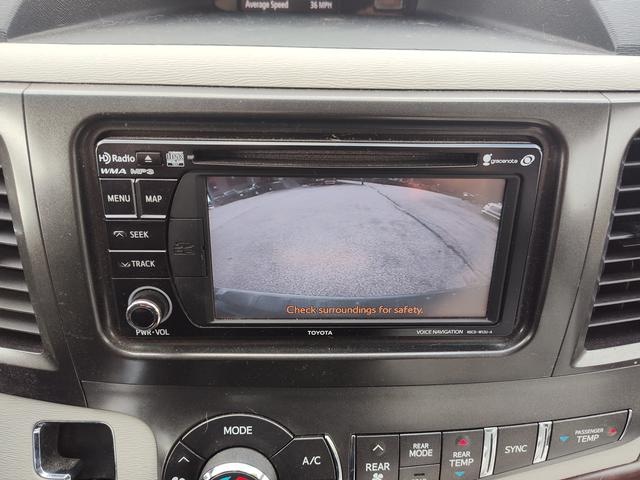 2014 Toyota Sienna photo 23 of 28