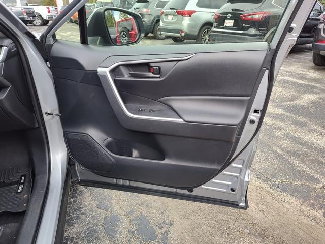 2019 Toyota RAV4 Hybrid photo 20 of 28