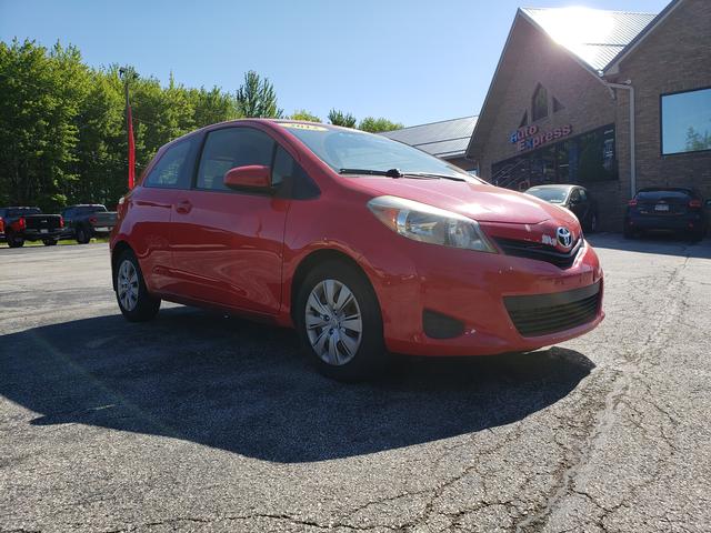 2012 Toyota Yaris LE 3-Door Liftback AT's photo