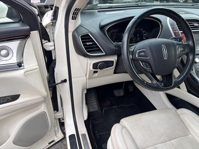 2016 Lincoln MKX  Confidential White 3C (Tri-Coat) at Solomon Chevrolet