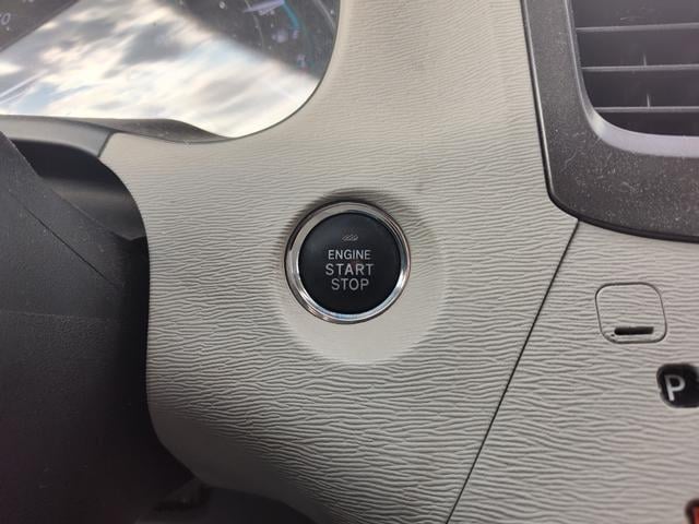2014 Toyota Sienna photo 24 of 28