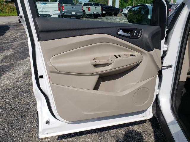 2017 Ford Escape SE White at New Motors