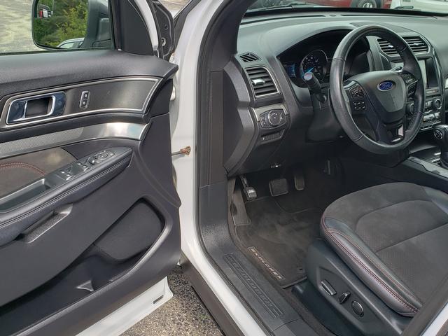 2018 Ford Explorer XLT White at Solomon Chevrolet