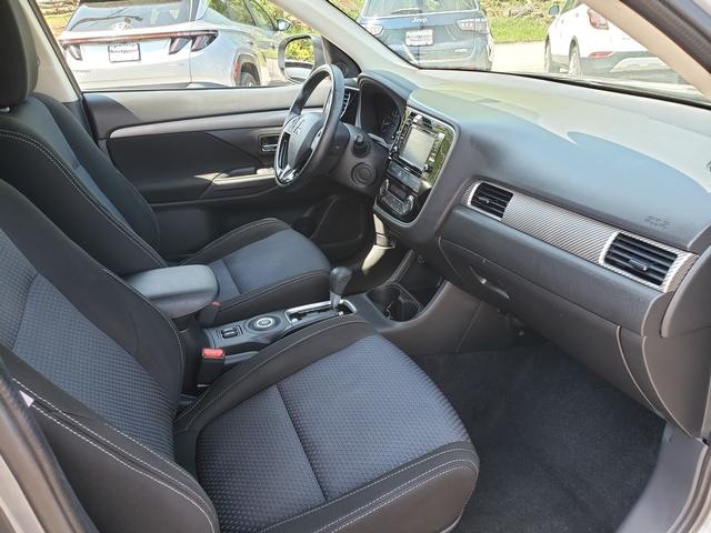 2016 Mitsubishi Outlander SE Cool Silver at Solomon Chevrolet