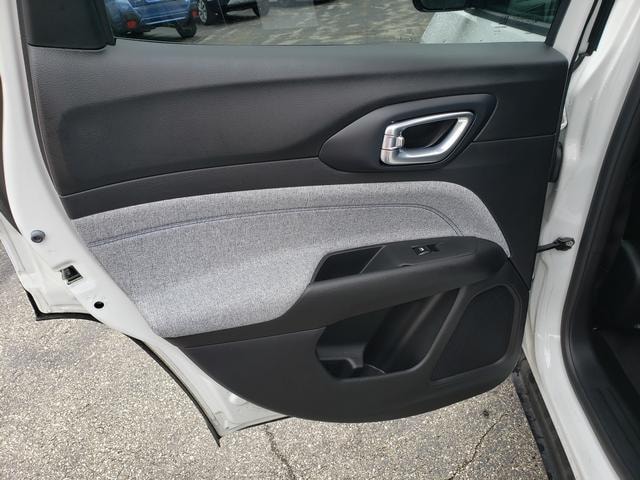 2022 Jeep Compass Latitude Bright White at Auto Express Rt. 8
