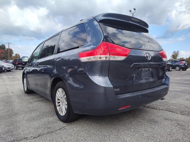 2014 Toyota Sienna photo 5 of 28