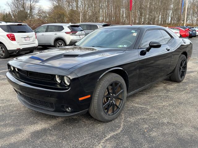 2020 Dodge Challenger SXT photo 3