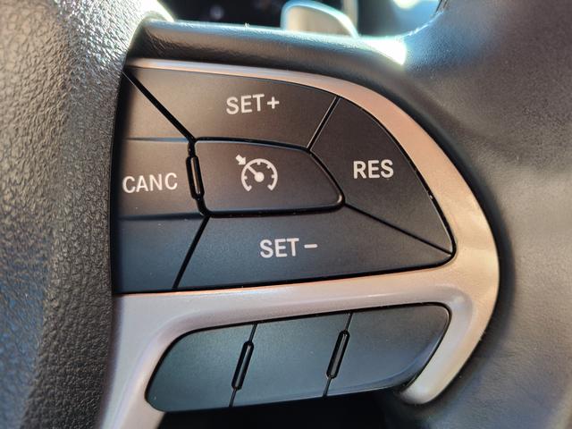 2016 Jeep Grand Cherokee photo 21 of 27