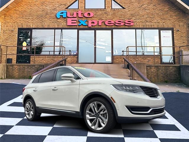 2016 Lincoln MKX  Confidential White 3C (Tri-Coat) at Solomon Chevrolet