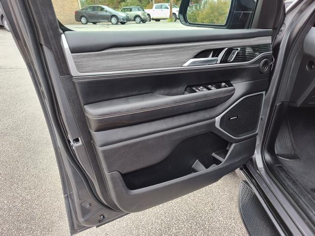 2024 Jeep Wagoneer L photo 13 of 28