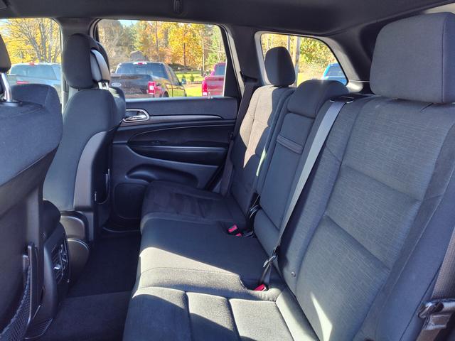 2016 Jeep Grand Cherokee photo 12 of 27