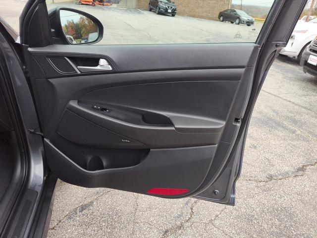 2019 Hyundai Tucson photo 21 of 28