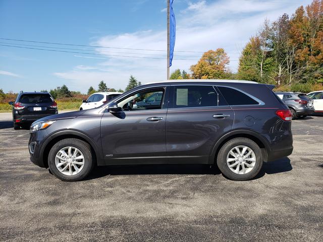 2017 Kia Sorento LX photo 2